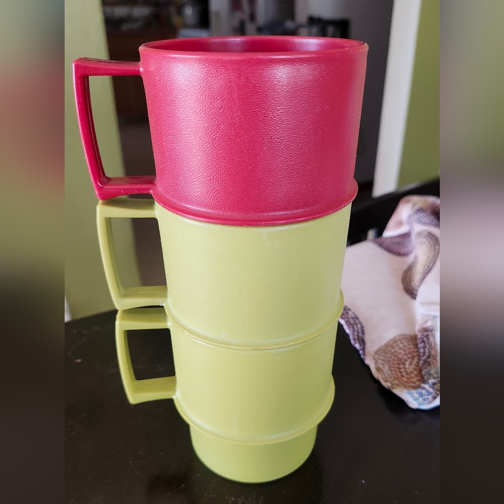 TUPPERWARE 1312 Stackable Coffee‎ Mugs Cups Vintage Set Of 3 Red And Green